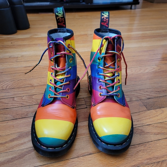 Dr Martens Pride Rainbow boots. Gorgeous 🏳️‍🌈 amazing shape leather size 7 - Picture 2 of 14